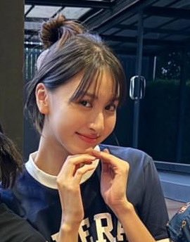 viewjanclub's tweet photo. view in a bun today WE LOVE TO SEE IT https://t.co/0CXfGUQDmi