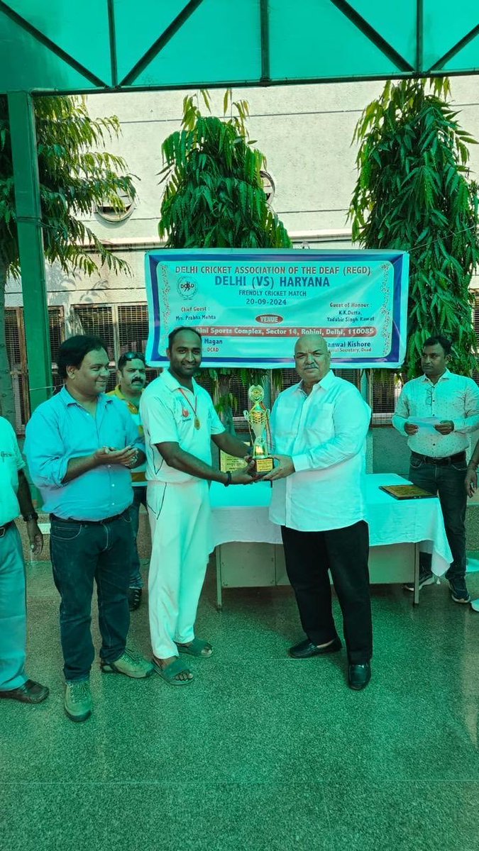 Dcad1984's tweet photo. Captain Mr. Pankaj  Kumar, awards Haryana team winner against Delhi (DCAD)

Guest of Honour Sh. K K Dutta given awards meet pankaj (Captain) https://t.co/Pxuvd3n5f2