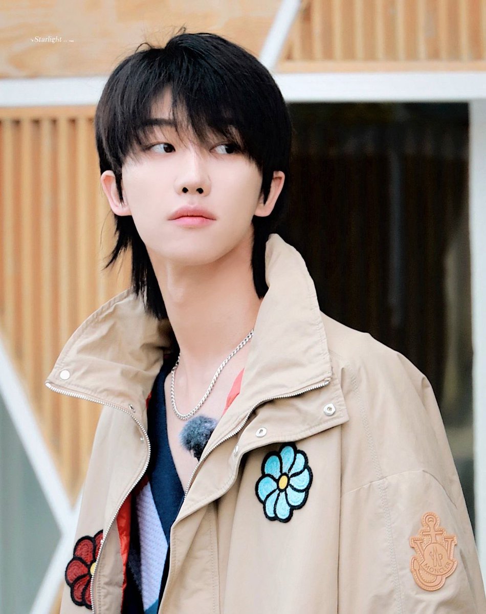 haohealing's tweet photo. this hair 🖤
#THE8 #MINGHAO #디에잇 https://t.co/LZ100aQZNb