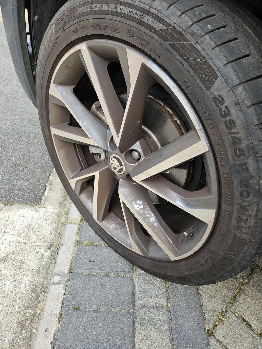 richy_smart91's tweet photo. @CitygateCars @SKODAUK this is the result of a post-service 'valet' at #CitygateSlough - looks like they just threw a bucket of water over the car and left it. Wheels filthy, interior needs vacuuming and a dust. https://t.co/L9wbDZwke5