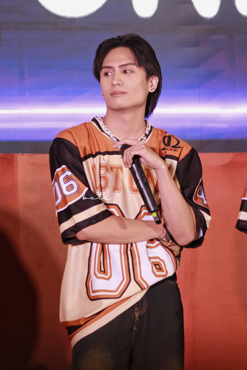 heeeeeey j 💓

📷 09.14.2024 #MIBF2024
📍 SMX Convention Center Manila

1STONE AT MIBF2024
#1stOne_PaalamNa 
<a href="/1stoneOfficial/">1ST ONE</a> #1stOne
<a href="/1stoneofc_j/">J</a> #1stOne_J