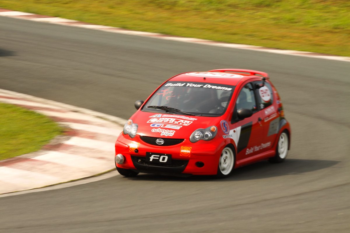 MorteJude's tweet photo. @danitahamel Good day, Ms. D
Here's something for the #red thread theme - a Philippine-market BYD F0 mini hatchback, scooting on a racetrack in Pampanga province (Philippines) during a touring car race.
Enjoy 📷
#Photography #Car #automobile #automotive #autoracing #motionshot https://t.co/dshgb0YJJj