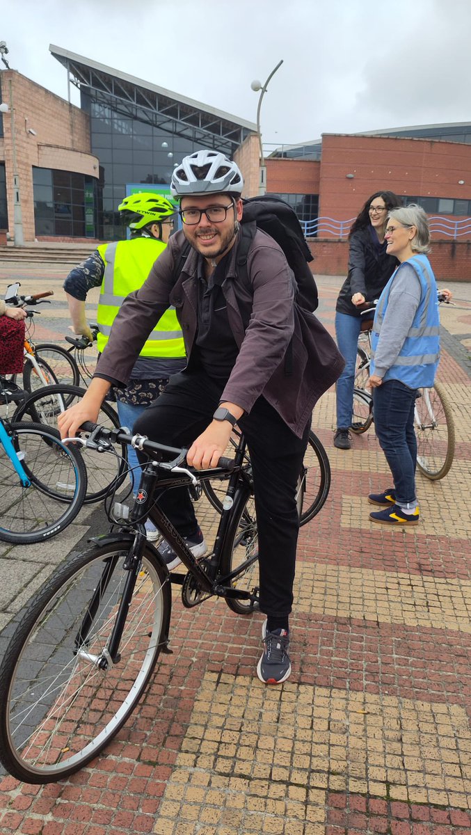 NickHartley's tweet photo. Thank you @KidicalMassNE for organising family cycle rides from Fenham, Gosforth, Heaton, Elswick and Byker.

Thanks to a flat tire and then a snapping hand pump, I bailed out in Heaton… 😑but it did give me more evidence of the work we need to do to make Byker safe for cycling! https://t.co/T2rPzmMVHT
