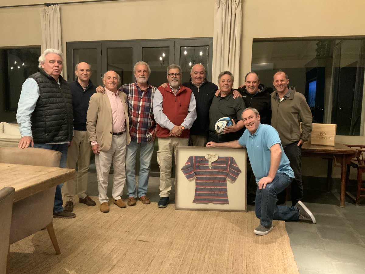 Anoche nos juntamos para celebrar que hace solamente 50 años comenzamos a jugar rugby en el <a href="/Club_Nautico/">Club Náutico</a> que lindos recuerdos!!!