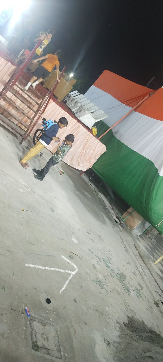 एडोर हैप्पी होम्स सेक्टर-86 ग्रेटर फरीदाबाद में कांग्रेस प्रत्याशी लखन सिंह सिंगला जी बेटे के प्रोग्राम में फ्लैट की खिड़की का शीशा गिरा कुछ बच्चे चोटिल होने से बचे

#Adore_Real_Tech की घटिया क्वालिटी 

इस सोसाइटी में ऐसे हादसे आमबात है

<a href="/LakhanSinglaINC/">Lakhan Singla INC</a>
<a href="/NitinSinglaIYC/">Nitin Lakhan Singla</a>