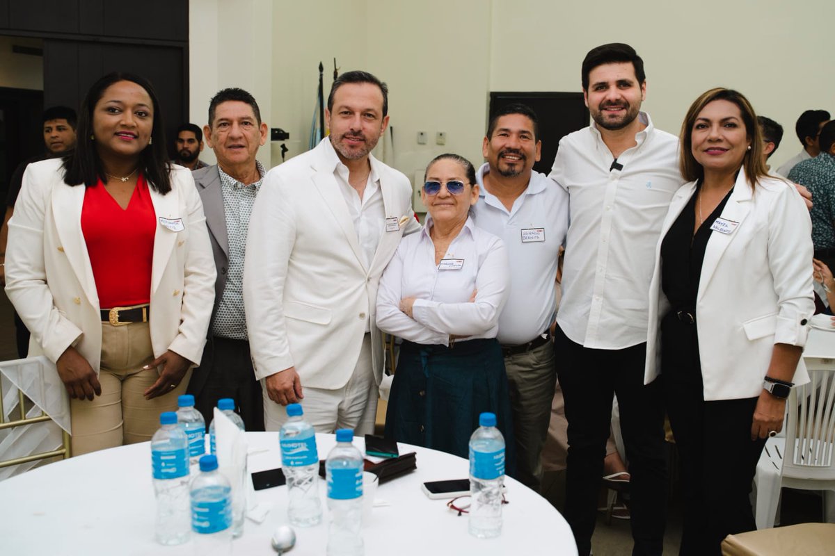 Nos reunimos con un propósito común: construir un futuro mejor para Ecuador. Somos el cambio que nuestro país necesita, y juntos podemos hacer la diferencia.
Nuestro movimiento se fundamenta en valores como la capacidad, la integridad y la honradez. Queremos trabajar contigo para