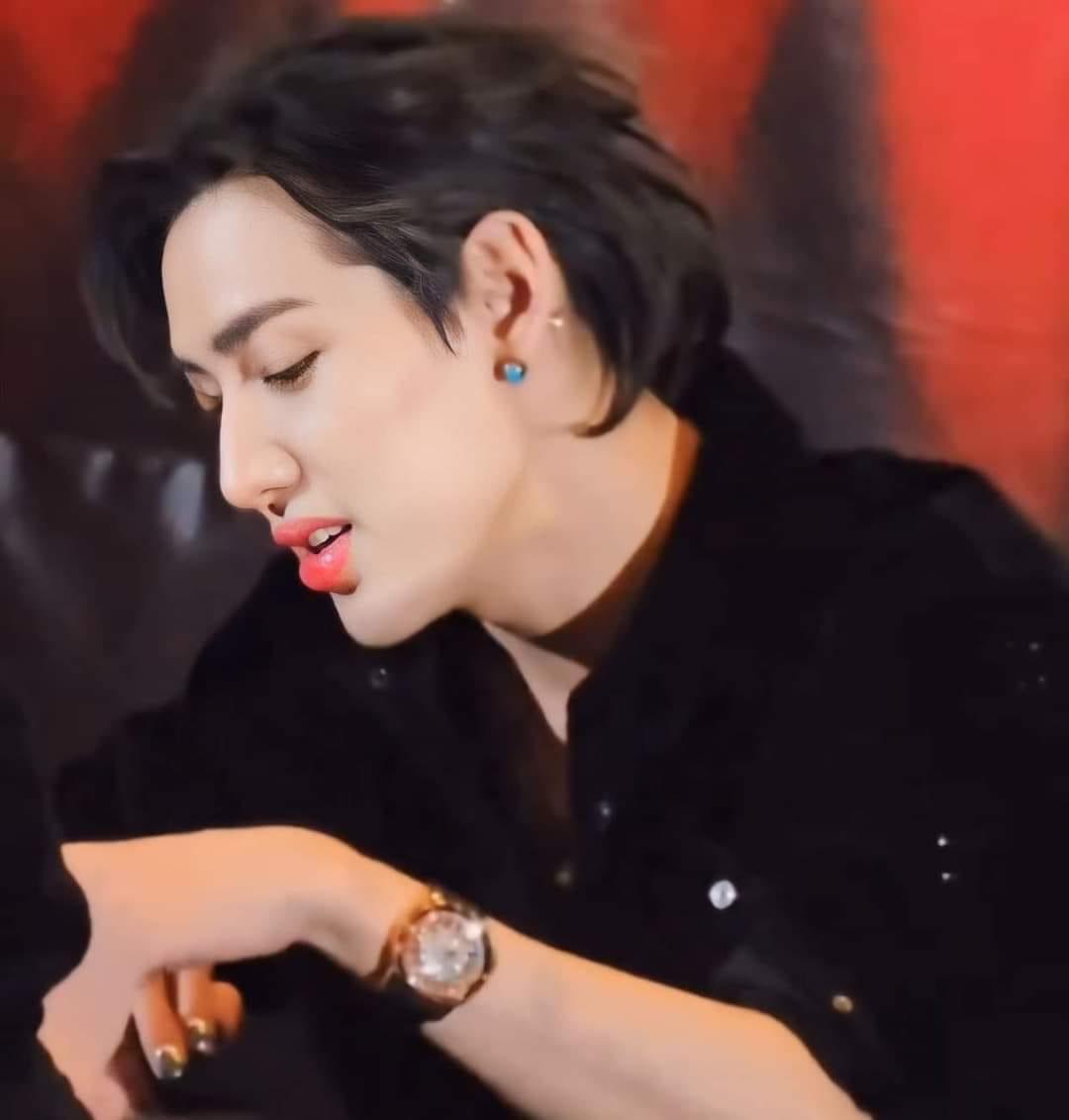 คือใครเจอตัวจริงน้องแบมตัวจริงผิวน้องหน้าน้องจมูกปากตาคิ้วค่อแบบในรูปนี้เลยใช่ไหมรีวิวหน่อยความหล่อนี้
#BamBam <a href="/BamBam1A/">BamBam</a>