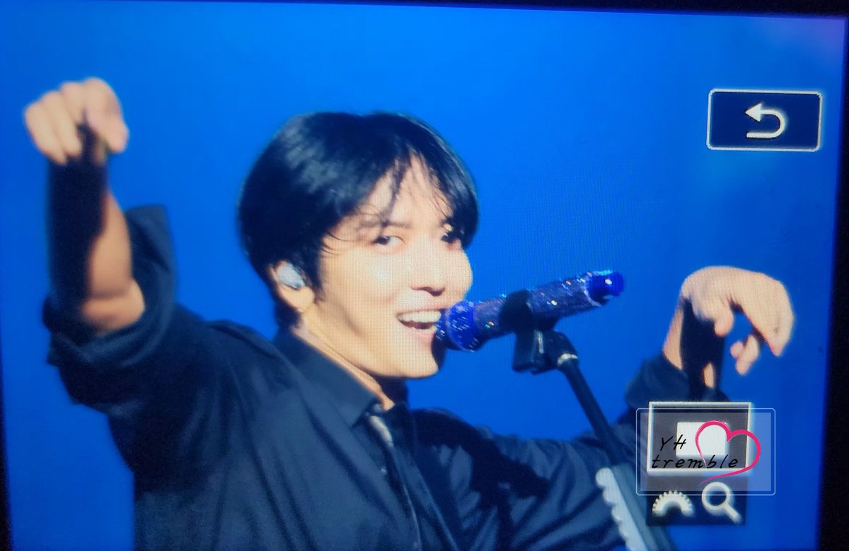 YHtremble's tweet photo. 2024년 9월 21일 씨엔블루 콘서트
#CNBLUE #VOYAGEintoX #정용화 https://t.co/oUBdciBYxI