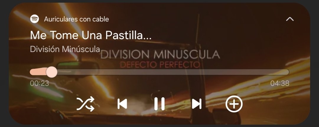 Me puse una playlist que se llama "Mix de música alegre" y sale esta chingadera