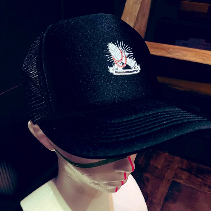 お気にのメッシュキャップが汗で白くなったので、洗濯したらクッタリしちゃった 新しいの買うかと物色したところオリジナル作った方が安かったので、Prayhands風にNamuhandsキャップをオーダーしたんだけど…ちょっと大きかったorz