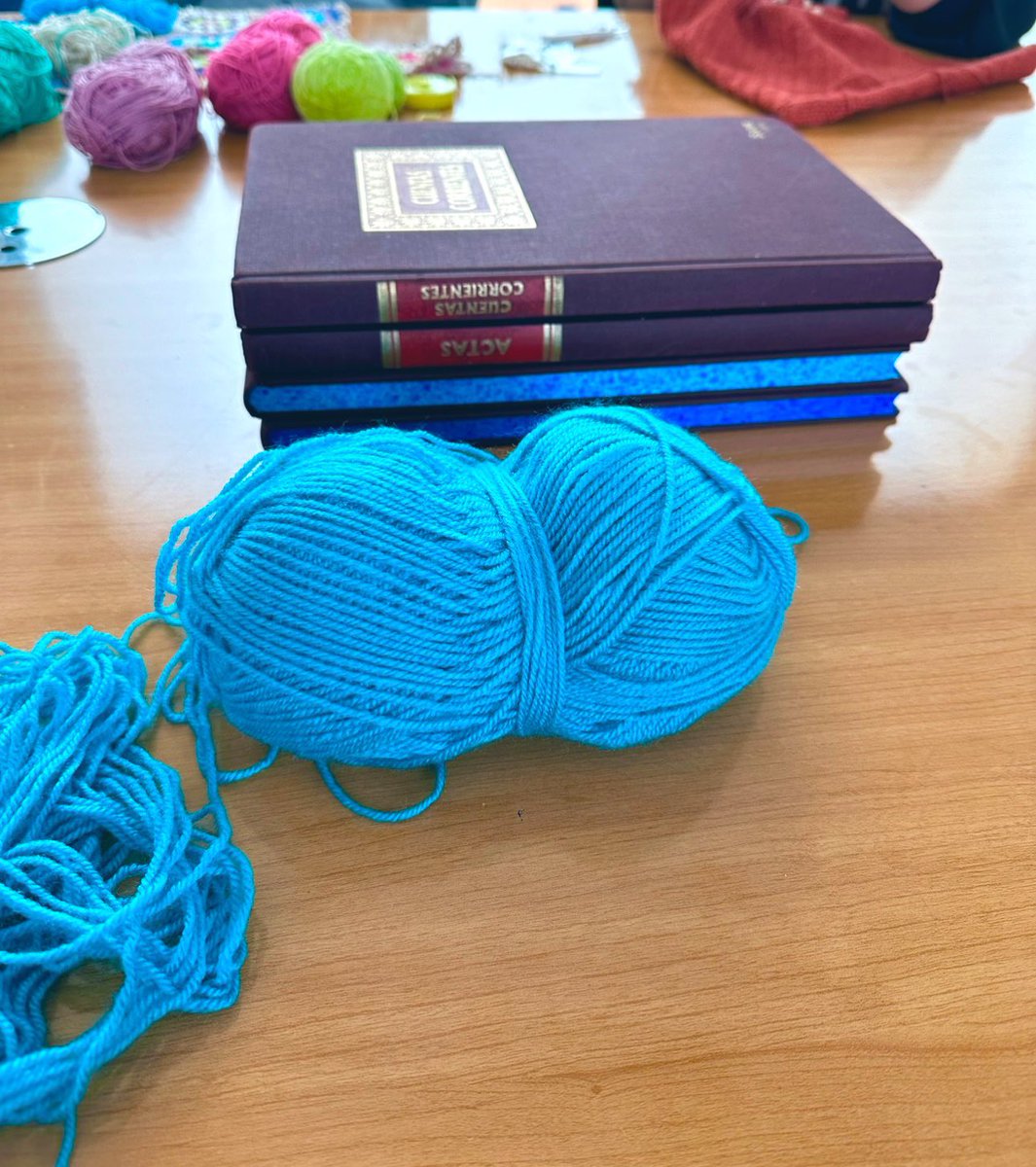 PintorasJun's tweet photo. El próximo miércoles , de nuevo, cita con #Pintoras a partir de las 17.00 horas en nuestra asociación cultural 🎨
Comenzamos: #TrabajosNavideñosJUN24, crochet, pintura 🎨 oleo sobre lienzo, patchwork, pintura en tela y madera…
Os esperamos a todas 🍀🥳☕️ https://t.co/spp1CRU6bA