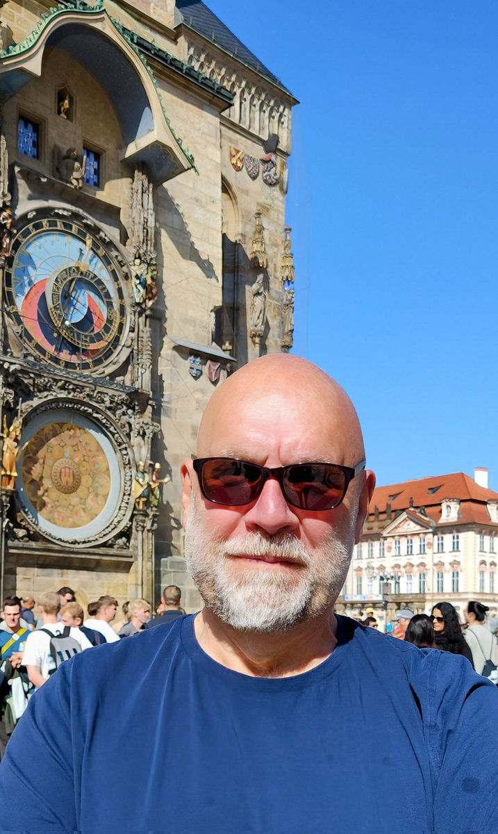 I can't believe it's the third week of Sept.
The weather here in Prague is better today than the whole of the British summer!