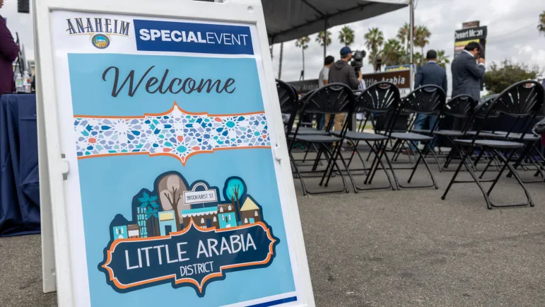 Welcome to Anaheim's Little Arabia: Road to Recognition and Freeway Signs

voiceofoc.org/2024/09/welcom…