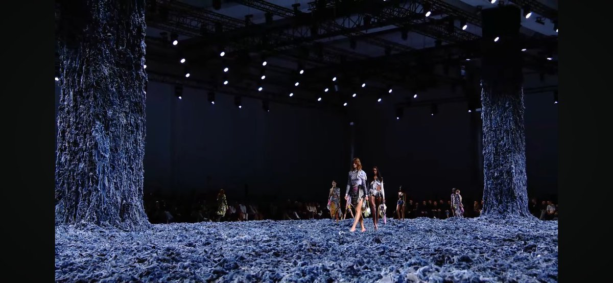 BOTTEGAHOENETA's tweet photo. Diesel SS25 venue is filled with shredded recycled denim. Not sure what was the inspiration behind it, but that visual alone is a great depiction of the ominous reality of waste the fashion industry produces. We have clothes, but throw them away for new styles, new trends, etc. https://t.co/AzqFC6QkDG