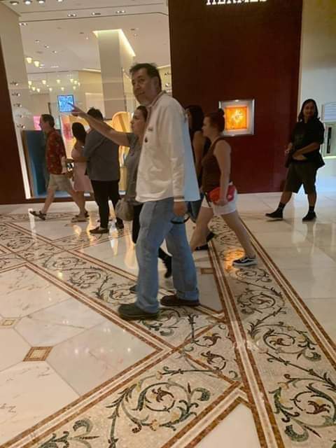 RealArturoH's tweet photo. Noroña es el gran ejemplo de político socialista promedio:

Habla de los "males del capitalismo", se dice "representantes del pueblo", pero le encanta viajar a las vegas, tener siempre una camioneta VOLVO de último modelo, estar en salas VIP del aeropuerto.

"Piensan como Marx, gobiernan como Stalin, y viven como Rockefeller."