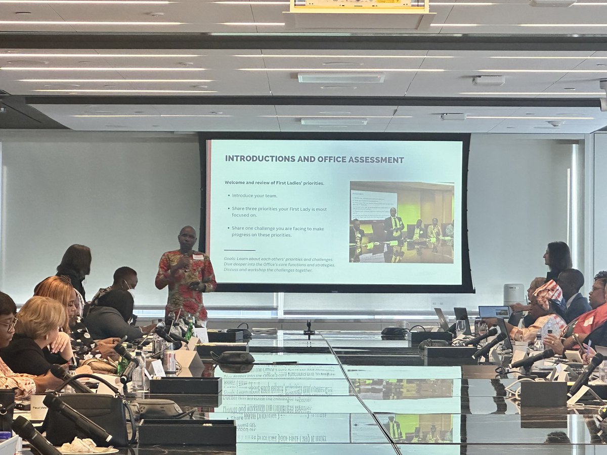 OAFLAD's tweet photo. 🚀 Nous démarrons nos activités par une journée complète de formation pour les conseillers principaux et techniques des premières dames. Il s'agit d'un programme mis en œuvre depuis plusieurs années par la #GFLA et l'#OPDAD https://t.co/pBZ5ZrA2IG