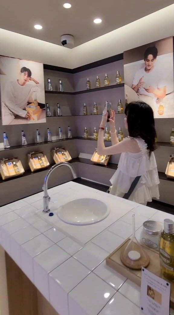 Amvi6DDASPB5rwJ's tweet image. .𖥔 ݁ ˖L’OCCITANE with MINGYU.𖥔 ݁ ˖
今日渋谷に行ってよかった . . . 😇
ミンギュ好き . . . 😇
#TakeTimeForYourself
#loccitane #ロクシタン #SEVENTEEN #세븐틴 #セブチ 
#MINGYU #민규 #ミンギュ