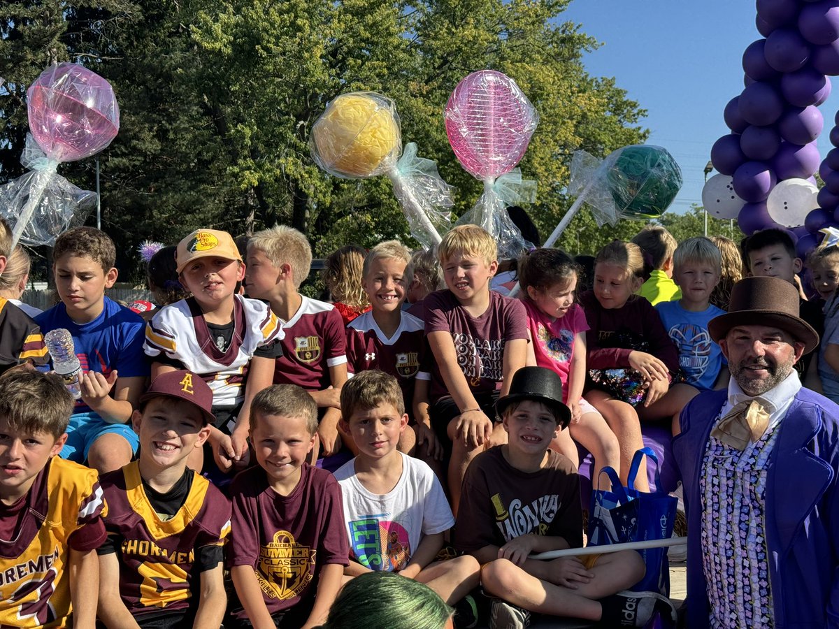 ALEastview's tweet photo. @AvonLakeSchools Homecoming Parade https://t.co/dTWjjfmSKb