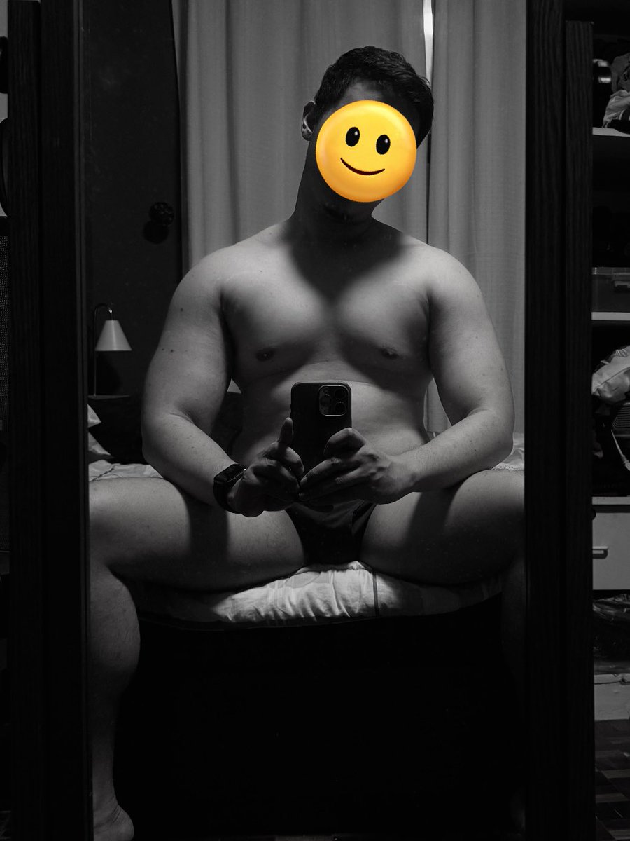 ohmygxxb's tweet photo. Look… a big belly. https://t.co/WgJSk3Q1Xi