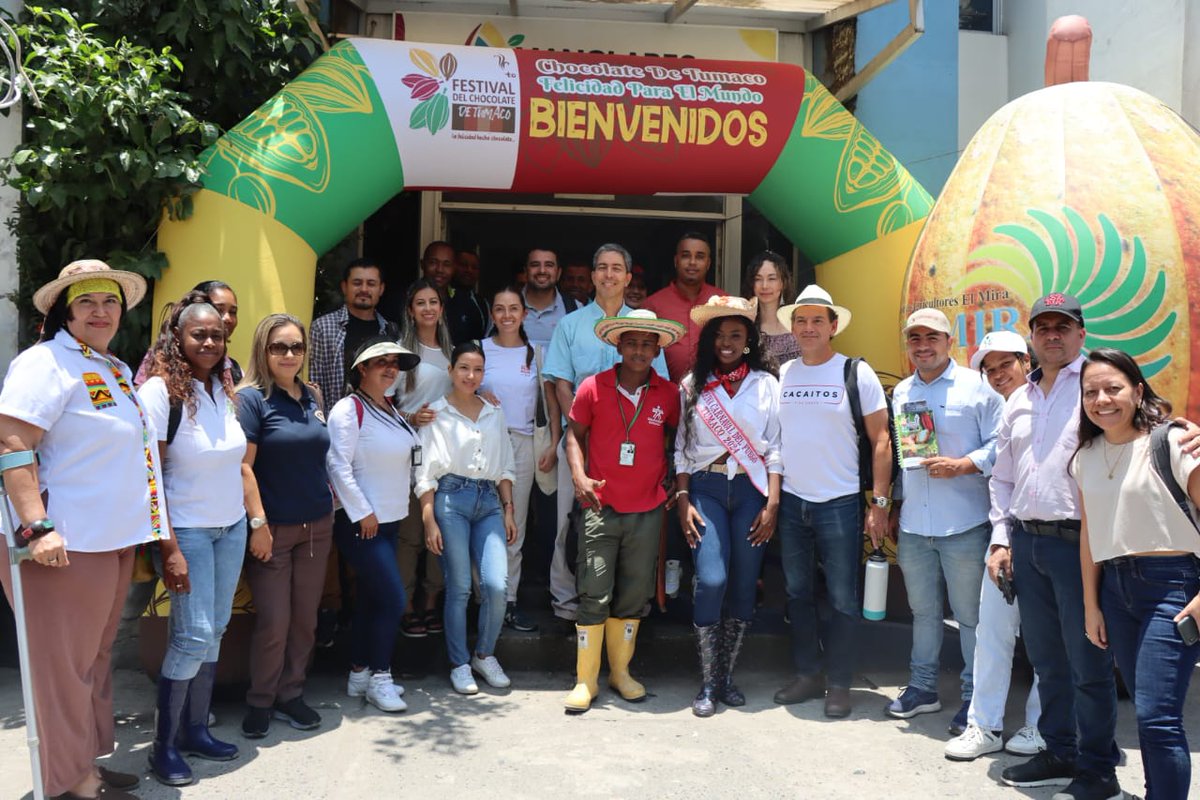 HumanidadVigent's tweet photo. 🌱🍫#ChocoFestTumaco | Ayer primer día del #ChocoFest. Resaltamos la participación, escencial para el fortalecimiento y la transformación de los procesos comunitarios. Hoy jornada de conocimiento con dinamizadoras/es en marco del proyecto #PaLantePazcifico. https://t.co/6000eT336u