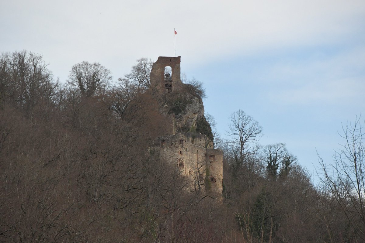 burgenruinen's tweet photo. Château de #Ferrette, #Elsass, #Frankreich 🇫🇷
... während Kriegswirren des Dreißigjährigen Krieges saßen die „Herren von #Pfirt“ auf #Hohenpfirt, welche die Burg von den Habsburgern als Lehen erhielt https://t.co/H4hvbxwbyL