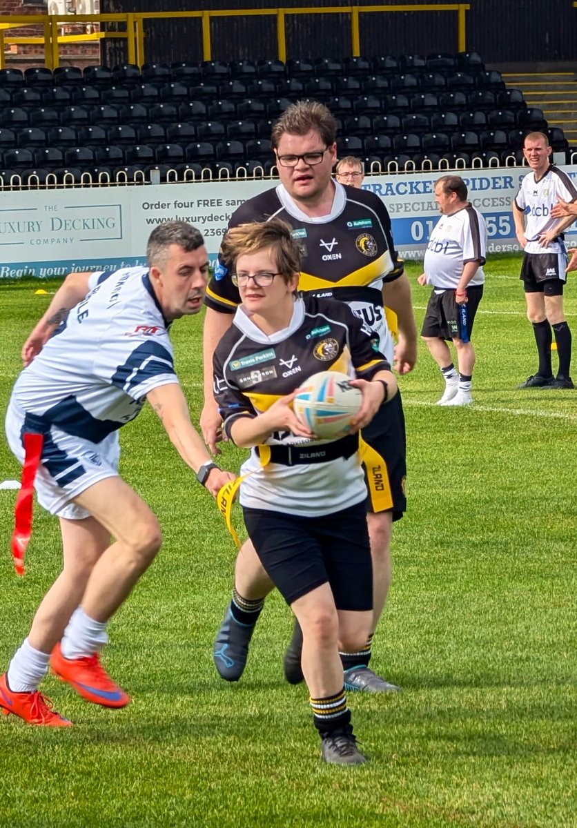 yorkrlfcfound's tweet photo. 𝐓𝐚𝐤𝐞 𝐚 𝐛𝐨𝐰! 🙇‍♂️ 

🙌Today marked the final fixture of the @ComIntCare @LDSuperLeague season and what a way to finish!

🤩 With over 400 players involved at ‘The Jungle’ stadium @CTRLFC - we are super proud of everyone involved. Thank you!

#WeAreYork | @BigChrisLFC34 👏 https://t.co/tDVhqP4vPq