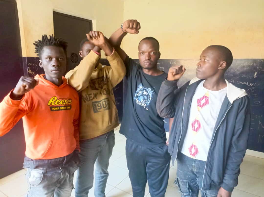 Nyandia_G's tweet photo. #BanRutoAtUNGA79 

Last Photo is a cop arresting a 16 year old who had gone out to buy food in Mlolongo.

BAN RUTO AT UNGA79 https://t.co/Nt4qxlb563