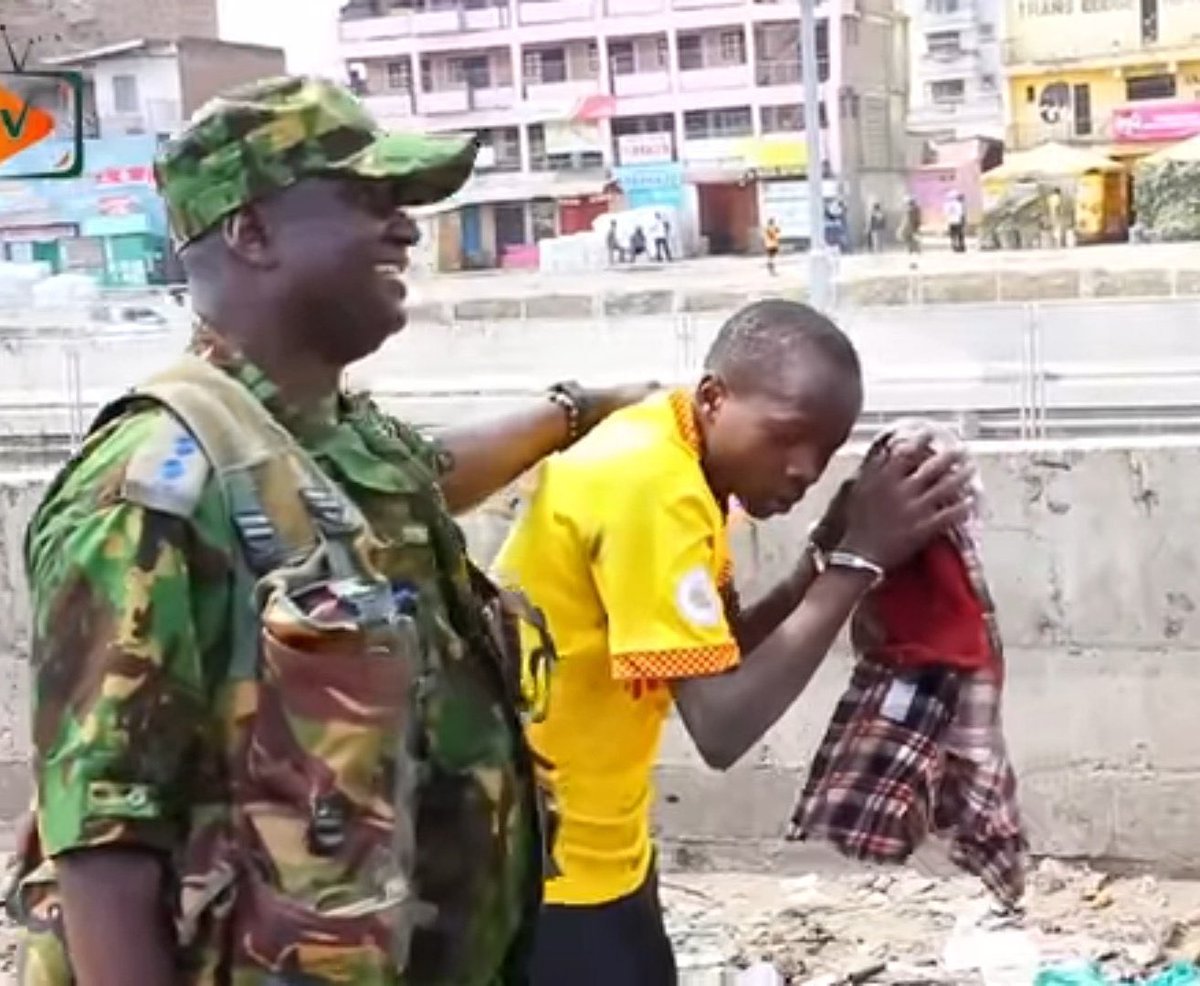 Nyandia_G's tweet photo. #BanRutoAtUNGA79 

Last Photo is a cop arresting a 16 year old who had gone out to buy food in Mlolongo.

BAN RUTO AT UNGA79 https://t.co/Nt4qxlb563