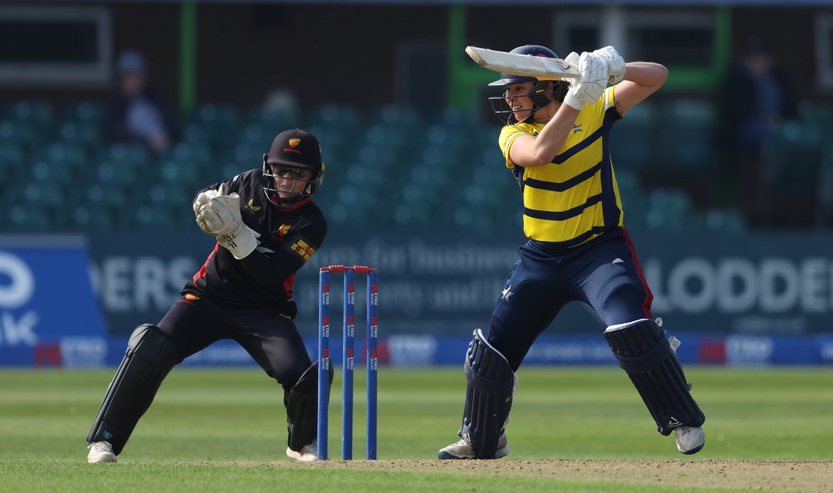 Defeat in Leicester. 

Congratulations @Sunriserscrick on winning the Rachael Heyhoe Flint Trophy. 🤝