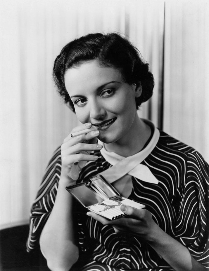 TinseltownTwins's tweet photo. Dorothy Tree #ClassicGirlOfTheWeek #DorothyTree https://t.co/frGqDLbfbJ