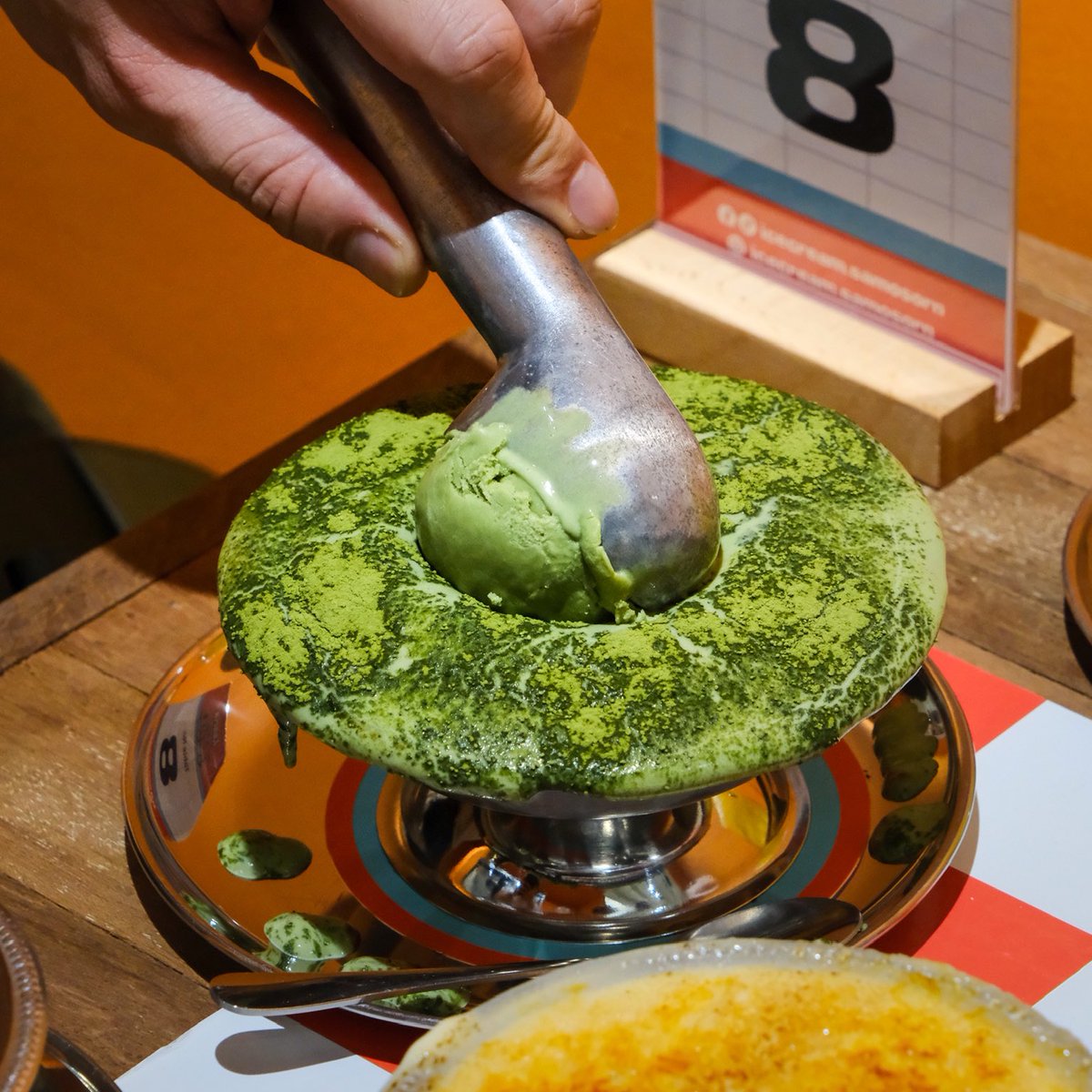 อวยยศให้ลูกรักคนใหม่ กับร้านไอศกรีมสโมสร 🍨🥹🩵🔥ไอติมอร่อยและคอมฟอร์ทมากกกก ในความดูเหมือนง่าย มีรายละเอียดเล็ก ๆ ที่คิดมาดีมากซ่อนอยู่ เป็นความเข้าใจง่ายที่ไม่ธรรมดา 

📍บรรทัดทอง