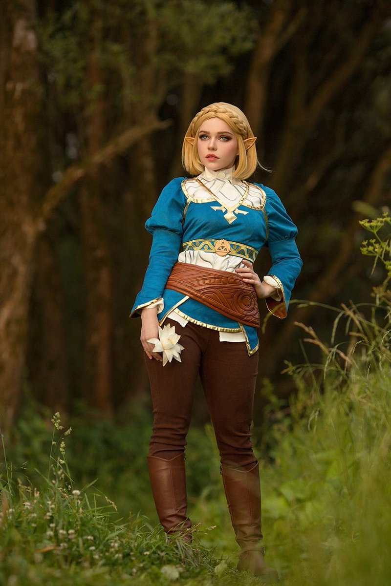 ashenReina's tweet photo. How do we pass the time until sunset? I have one idea, but I want to know yours 🥰
Photo and make up - @MilliganVick ❤️
 #zelda #zeldacosplay #thelegendofzelda #legendofzelda #princesszeldacosplay https://t.co/12ItYRjA3d