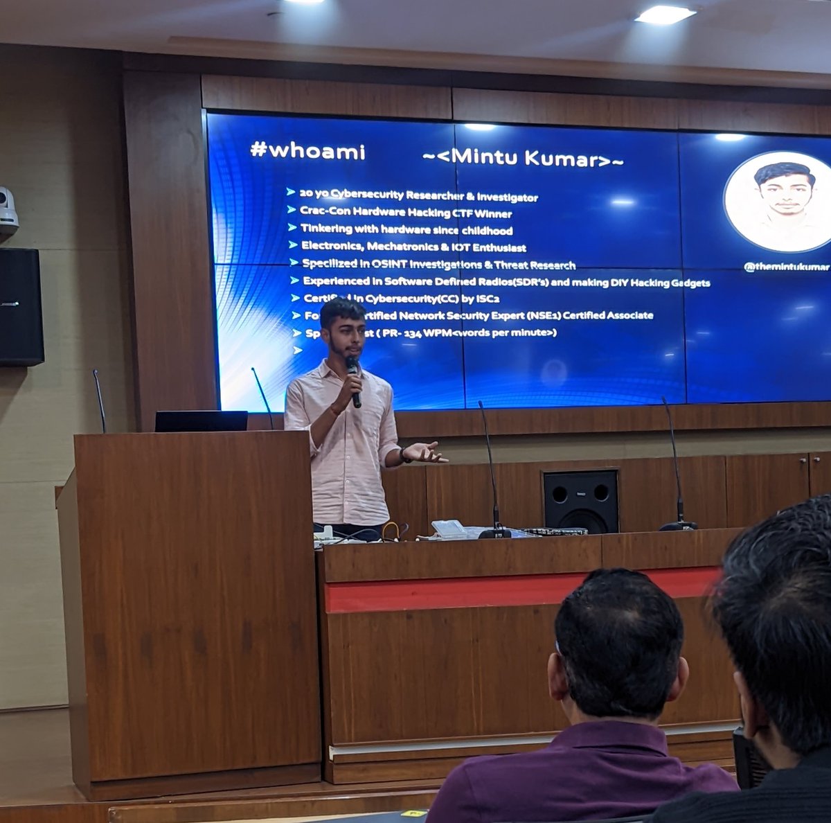 null Delhi tweet media