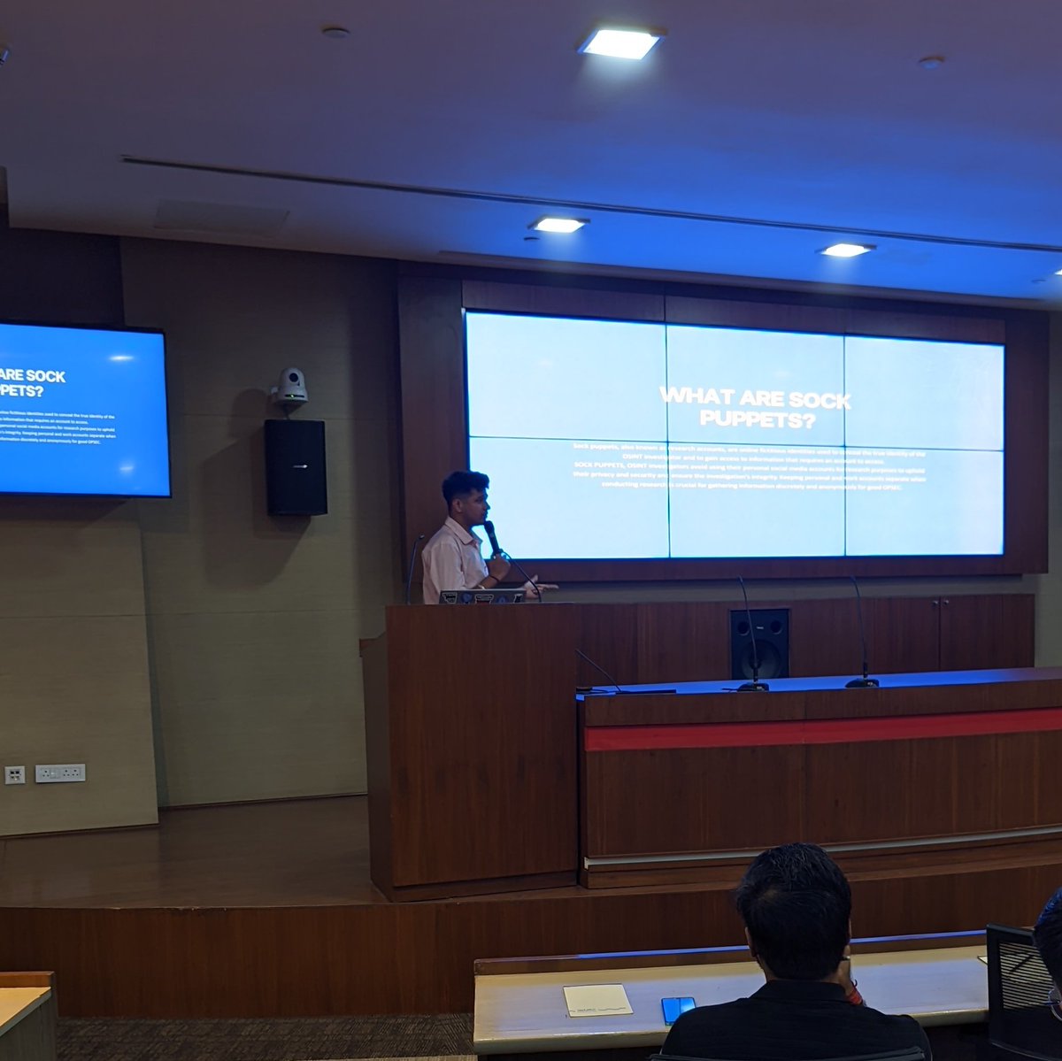 null Delhi tweet media