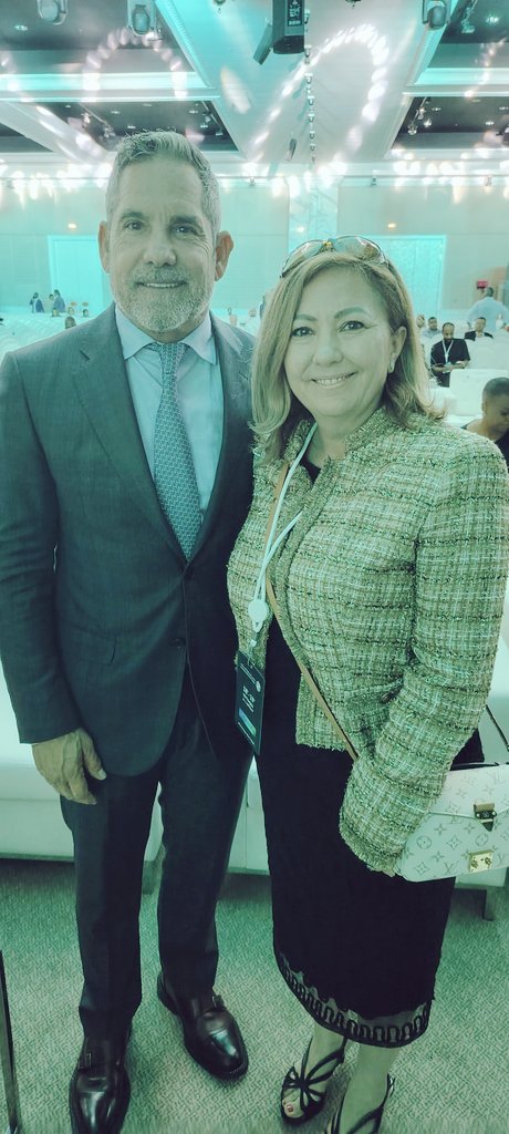 KingaJSzabo's tweet photo. I had the honor honor meeting with @GrantCardone in Dubai. Thank you Sir for the amazing event and the inspiration.
Special thanks to @JarrodGlandt for the organization. I am looking forward to having you both back in Dubai.
#grantcardone #dubai #companysetup #beaconuae https://t.co/KPFw2C3fuI
