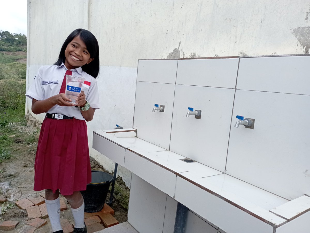 way_mitra's tweet photo. Monika dan anak-anak di desa huta rihit saat ini sudah mendapatkan akses air minum di sekolah dan juga di rumah-rumah mereka. Thank you @PDJF_dk and @water_mission for all your support for Safe water  program in Indonesia #waterbuilds #Hope #Joy https://t.co/KLbHtxfvIf