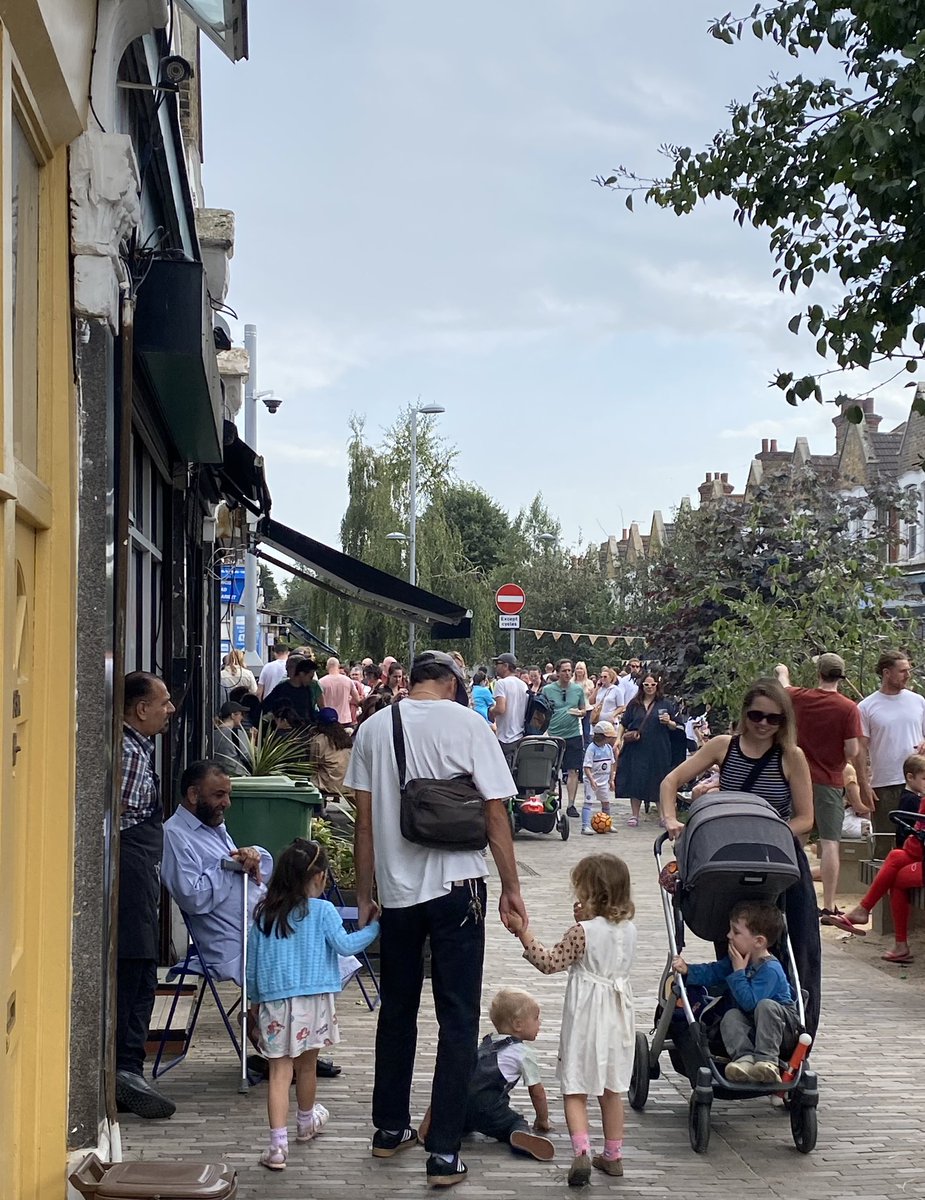Fabulous family fun at Francis Rd festival, topped off by a mouth-watering Angus <a href="/deeneys/">Deeney's</a>. Great work by the Francis Rd Collective with support from <a href="/LBWFculture/">Waltham Forest Culture</a> <a href="/wfcouncil/">Waltham Forest Council</a>