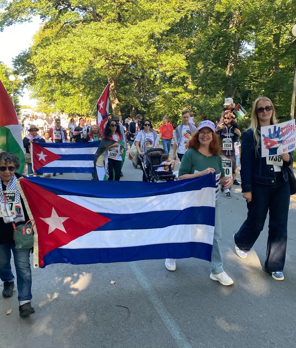 kvaxjo's tweet image. Stor framgång för årets Fredslopp och för solidaritetsrörelsen. Fler än 1500 deltog i de olika loppen i Göteborg idag och många många andra var på plats. Löpvägen kantades av göteborgare som hejade på och visade sitt stöd för Palestina. #Fredsloppet #solidaritet #Kuba #Palestina