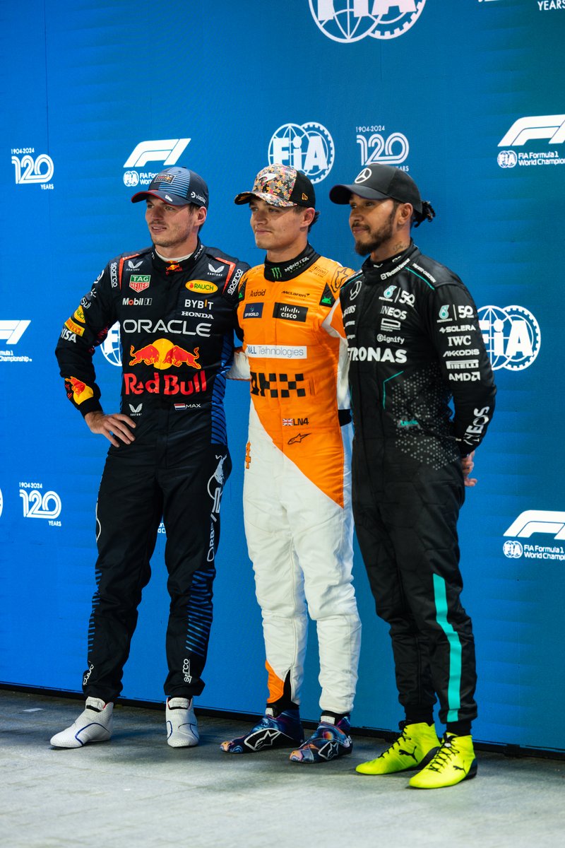 McLarenF1's tweet photo. You've earned that, @LandoNorris. 🛞🧡

#SingaporeGP 🇸🇬 https://t.co/1krZmXvuHz