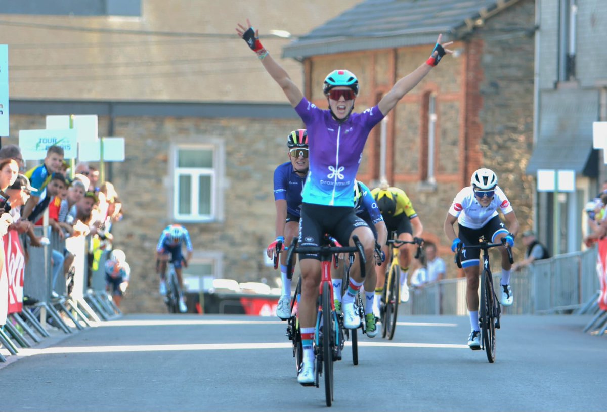 Belle victoire de <a href="/ThalitadeJong/">Thalita de Jong</a> @lotto_dstny à Bertrix 👏

Deuxième de l'étape, <a href="/Swinkels_K/">karlijn swinkels</a> <a href="/uaedevo_team/">UAE Development Team</a> remporte le classement général pour la deuxième année consécutive👍

#TourDeLaSemois