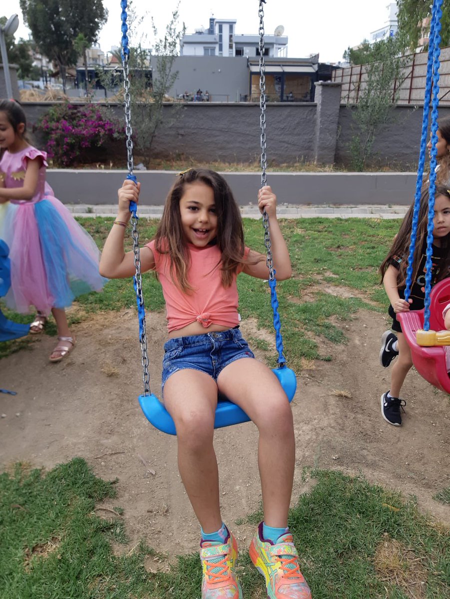 EsraOzberkman's tweet photo. İçimde çok büyük bir ağlamak var. Bir ağacın altında oturarak hem kendime, hem bütün insanlara hem börtü böceğe, kurda kuşa. Bin yıllık gözyaşıyla ağlamak istiyorum.(Nazan Bekiroğlu)
#isiasortakdavamız 
#isiasolasıkast
#sahilözberkman https://t.co/5zKldicFWq