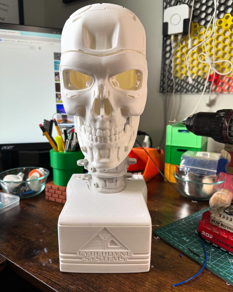 tomshepp's tweet image. Finally started T-800 project. LEDs for the eyes and face tracking. It uses motors, a raspberry pi and an Arduino board. 2 models: 1 for practice and other for final make. This is the practice model. #terminator #t800 #arduinoproject #raspberrypi #3dprinting