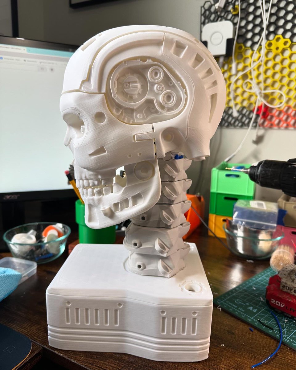 tomshepp's tweet image. Finally started T-800 project. LEDs for the eyes and face tracking. It uses motors, a raspberry pi and an Arduino board. 2 models: 1 for practice and other for final make. This is the practice model. #terminator #t800 #arduinoproject #raspberrypi #3dprinting