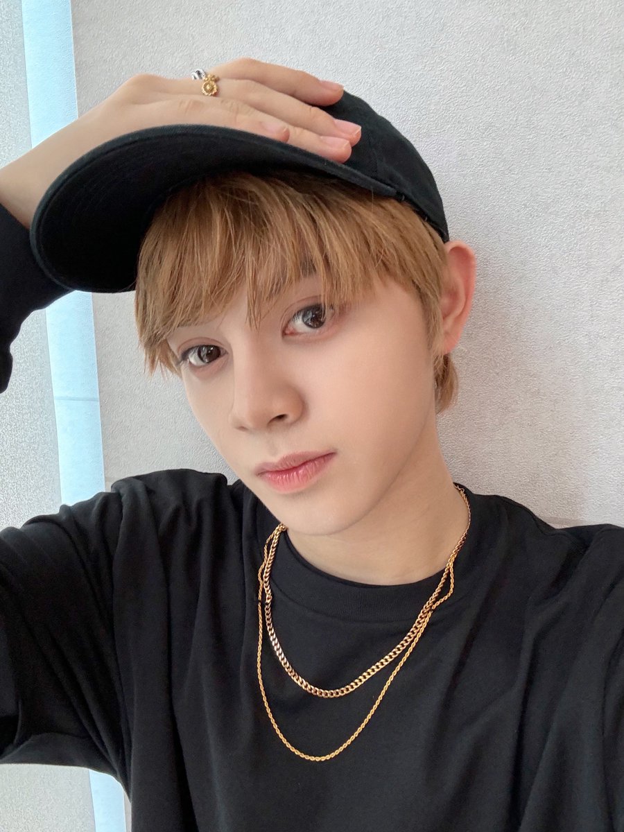 official_arrc's tweet photo. 안녕하세용~ 끼엔입니당! 오늘은 막방이라서 저희 많이 열심히 연습했습니다. 여러분 많이 못봤어서 아쉬워요ㅠㅠ 하지만 우리는 빨리 준비해서 comeback할게요 ! 조금 기다려 주세요! ARrC 많은 응원과 사랑해서 정말 감사했고 앞으로도 열심히 멋진 무대 보여드리겠습니다. 사랑합니당~~~Cảm ơn mọi người

#ARrC #아크
#KIEN #끼엔
#ARx2C  
#SnS #sourandsweet 
#ARrC_SnS