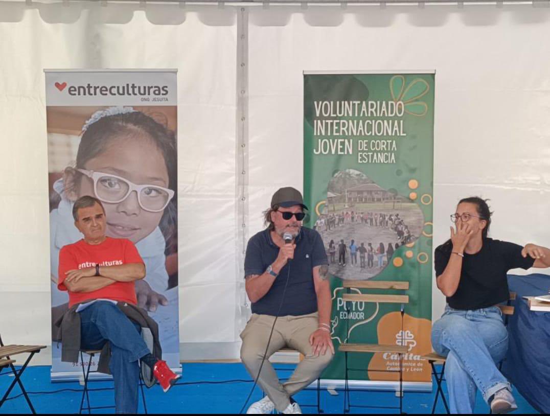 EntreculturasSA's tweet photo. Este lunes @EntreculturasSA hemos participado en el festival #COODEFEST2024 de @jcyl presentando nuestro trabajo, sensibilizando sobre el derecho a la educación en el taller infantil y dando testimonio de nuestro #voluntariado. https://t.co/rbjziSFAcJ