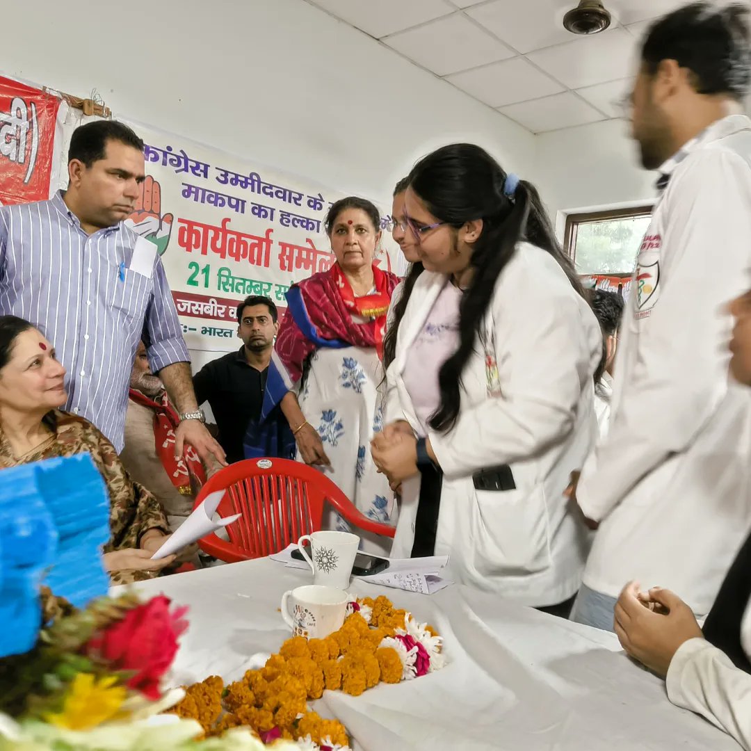 BitthuPankaj's tweet photo. Joint Action Committee of MBBS Students from all Govt. &amp; aided Medical Colleges of Haryana today submitted a memorandum to @BBBatra MLA Rohtak and Smt. Asha Hooda (W/o @BhupinderShooda) at a public meeting in Rohtak demanding complete abolition of MBBS Bond &amp; Loan policy https://t.co/guxqKjuKbn