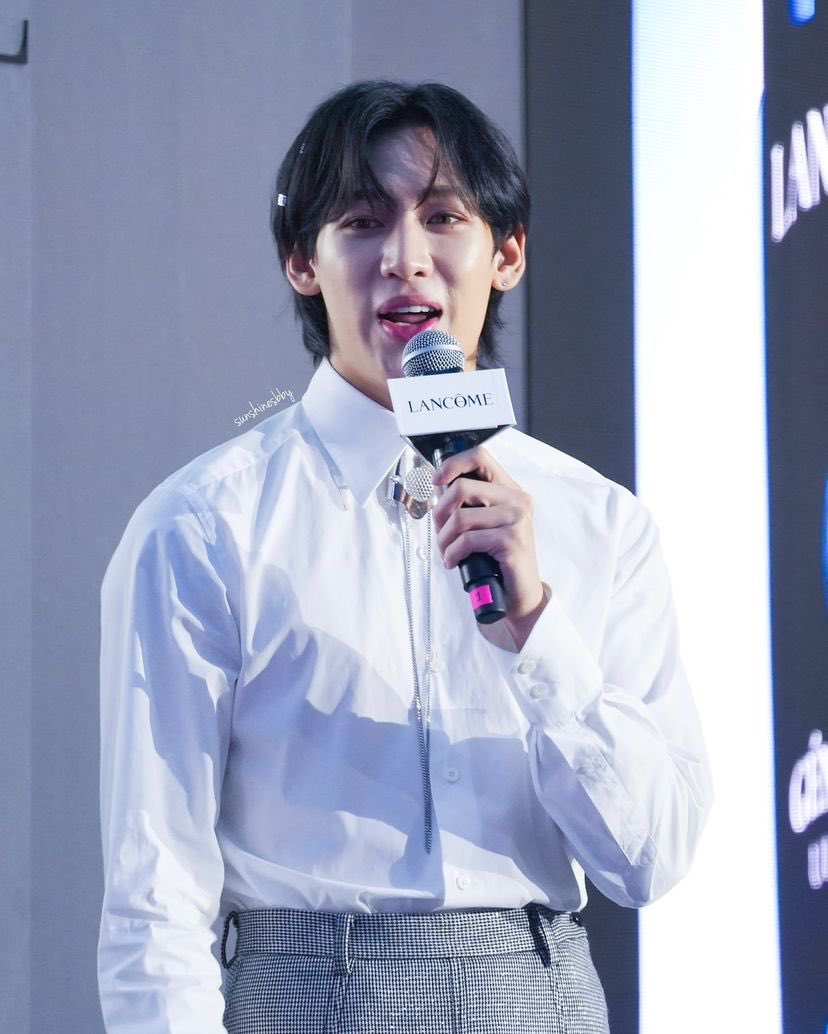 BamBamBooster's tweet photo. 240921 | mizangwon_y00n’s IG (1/2)
 ⠀
랑콤 실버 프린스😏 #bambam #singapore
•
•
•
🎤Artist @bambam1a
✨Hair @.mizangwon_y00n
🏠 @.mizangwonbytaehyun

BAMBAM FM LANCÔME SG
#BamBamxLancome
#stepintothefuture
#GENIFIQUE #Lancôme
#Lancome #LancomeSG 
#BamBam #뱀뱀 @BAMBAMxABYSS https://t.co/YN3DCsQh3W