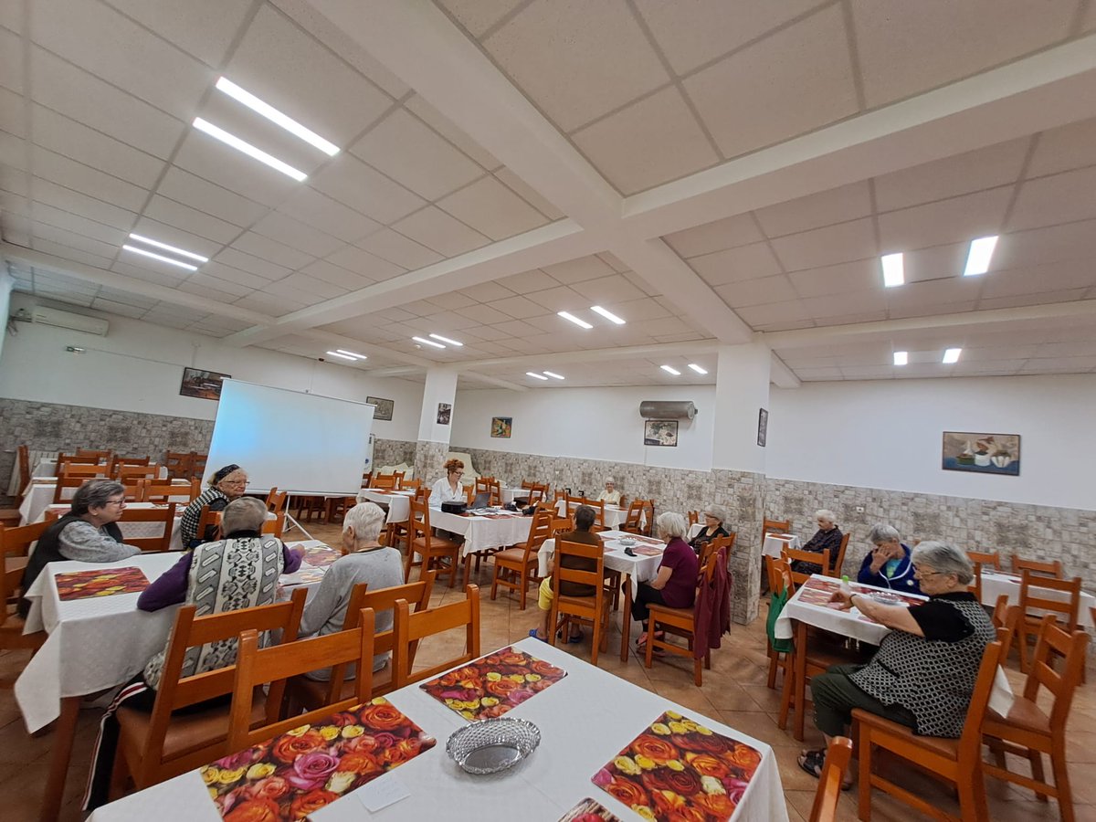 CugetLiber's tweet photo. Seniorii din Constanța au retrăit amintiri emoționante printr-o activitate muzicală inedită https://t.co/8CCQc3Gpp6 https://t.co/8BVhnjNDpA