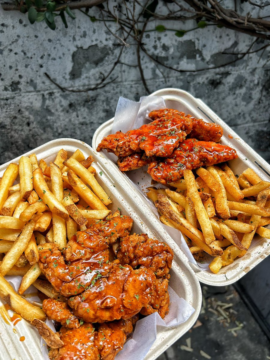 🗣️HELLLOOOOOOOO WE HAVE SOMETHING NEW ON THE MENU “CHICKEN TENDERS” 🐔 #mrfriesman #chicken #sauce #eat