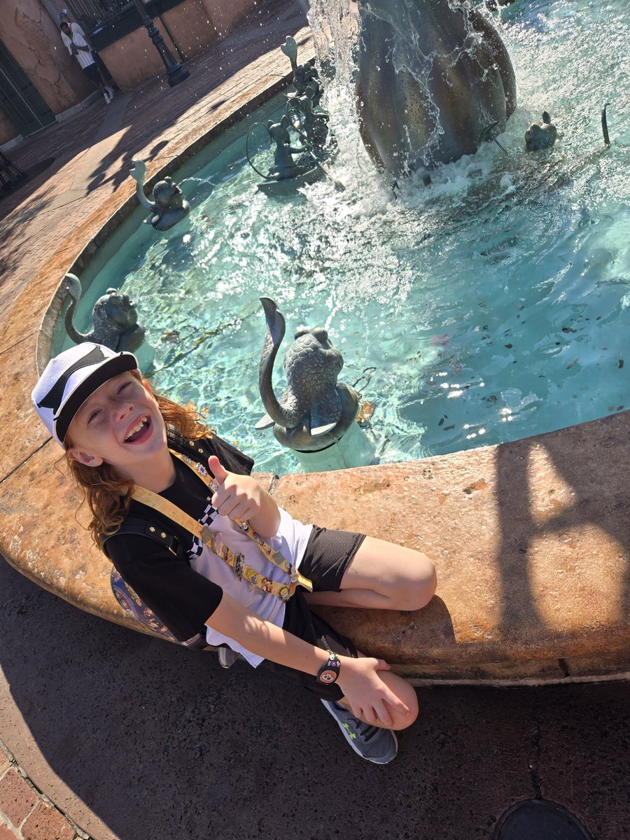 MrTwomack's tweet photo. #3mack found a place to cool off before a rumored to be bulldozed attraction.
1. Which Park?
2. Where at?
3. Attraction? https://t.co/TX9Bso6Fry